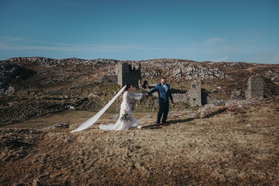 Ireland elopement couple in scenic landscape